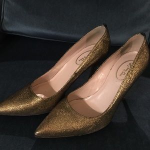 SJP gold pumps